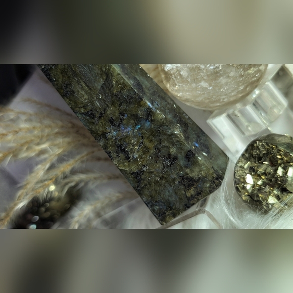 Labradorite Flash Crystal Tower (chipped tip) - Picture 7 of 16